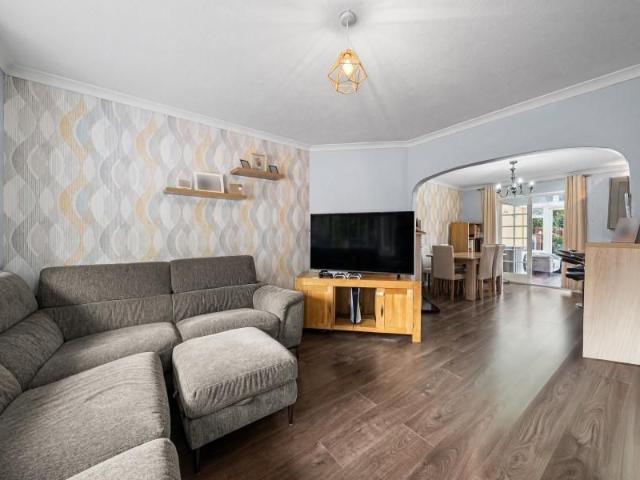 3 bedroom semi detached house to rent