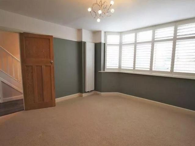 3 bedroom semi detached house to rent