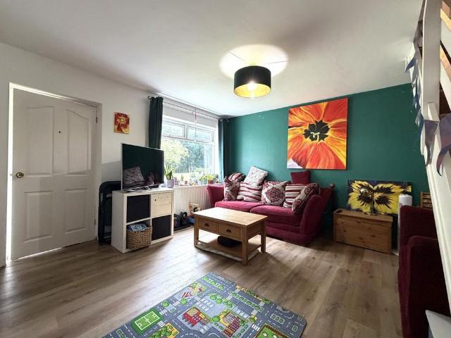 3 bedroom end of terrace house to rent