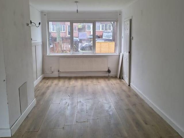 3 bedroom semi detached house to rent