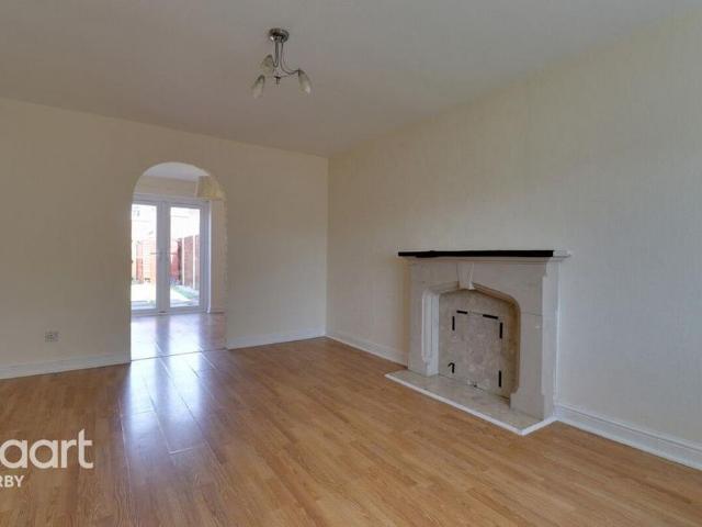 3 bedroom semi detached house to rent