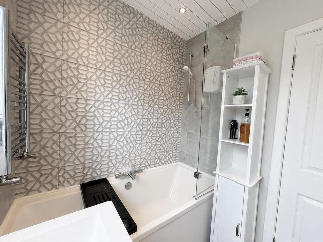 3 bedroom semi detached house to rent