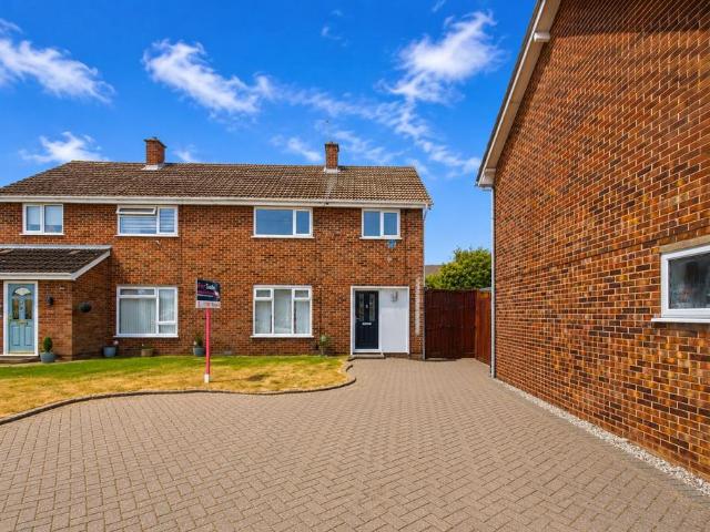 3 bedroom semi detached house to rent