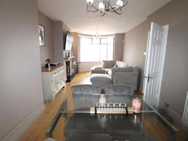 3 bedroom semi detached house to rent