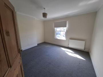 House for rent in Burhill - Garden, Equipped kitchen