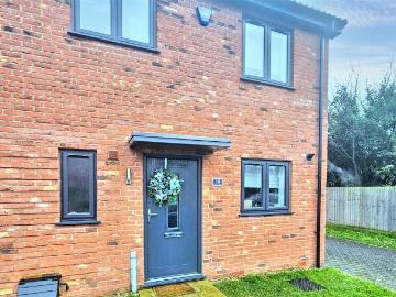 3 bedroom semi detached house to rent