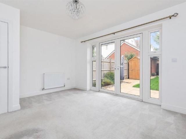 3 bedroom semi detached house to rent