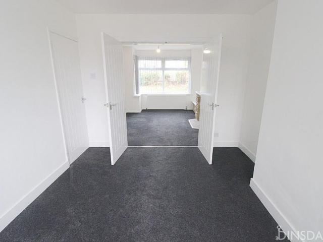 3 bedroom semi detached house to rent