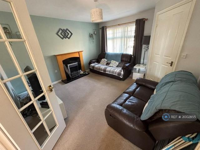 3 bedroom semi detached house to rent