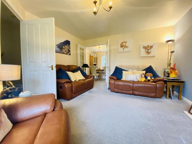 3 bedroom semi detached house to rent