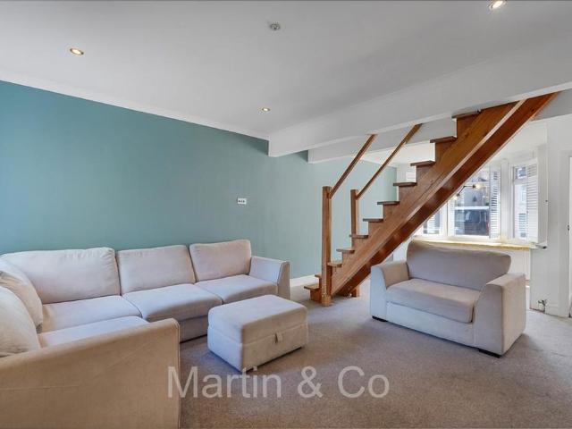 3 bedroom semi detached house to rent