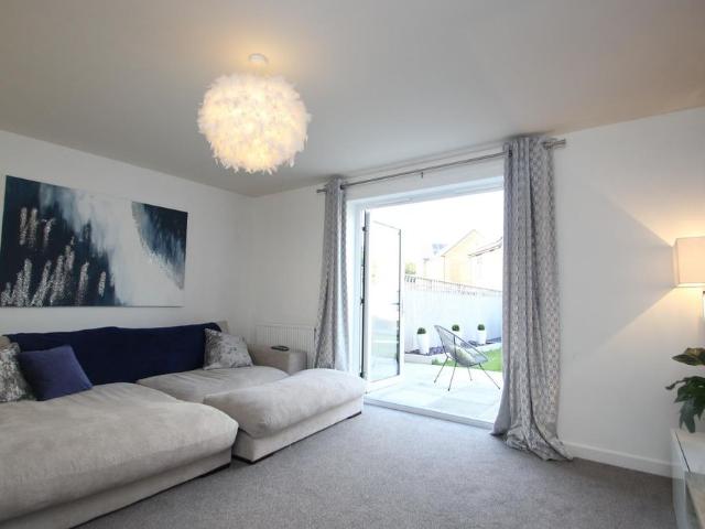 3 bedroom semi detached house to rent