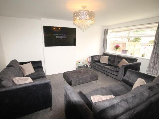 3 bedroom semi detached house to rent