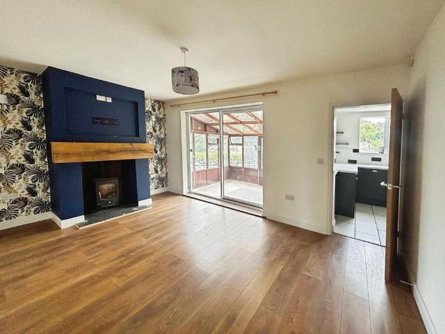 3 bedroom semi detached house to rent
