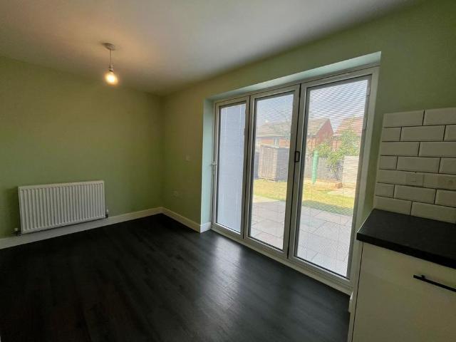 3 bedroom semi detached house to rent