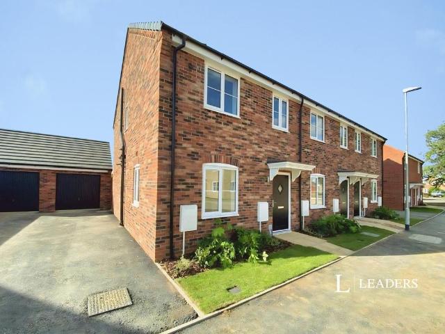 3 bedroom semi detached house to rent
