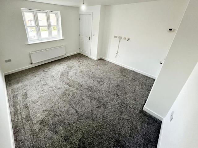 3 bedroom end of terrace house to rent