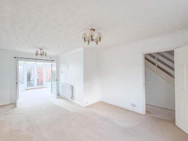 3 bedroom semi detached house to rent
