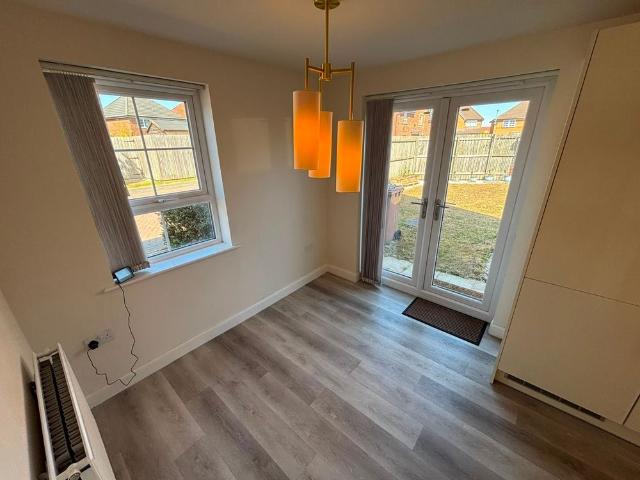 3 bedroom semi detached house to rent