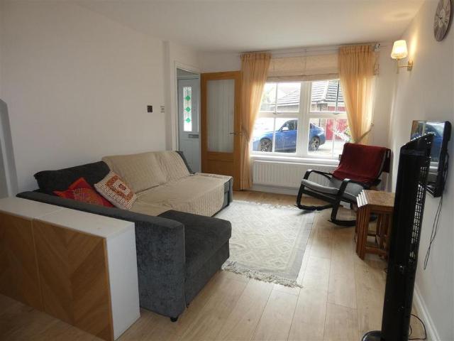 3 bedroom semi detached house to rent
