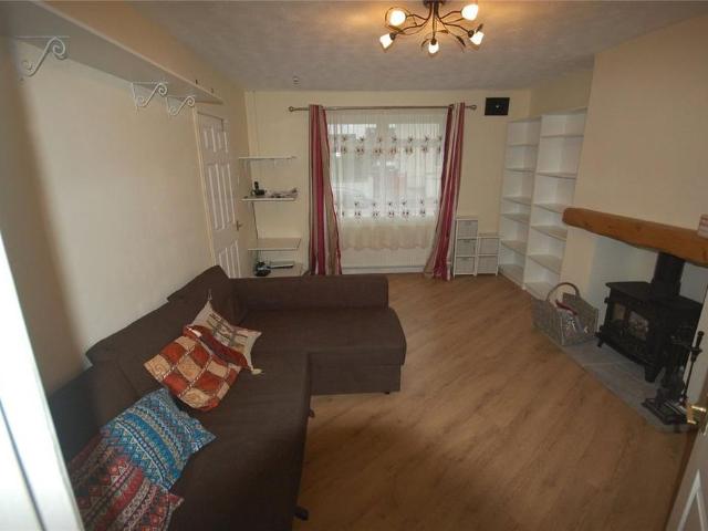 3 bedroom semi detached house to rent
