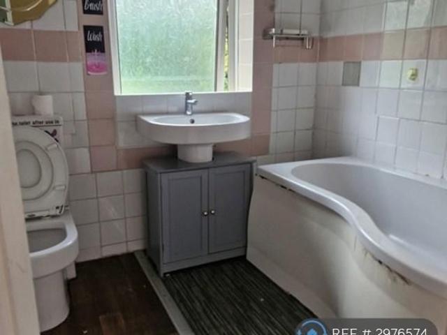 3 bedroom semi detached house to rent