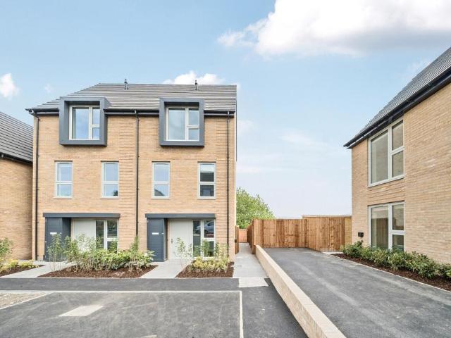3 bedroom semi detached house to rent