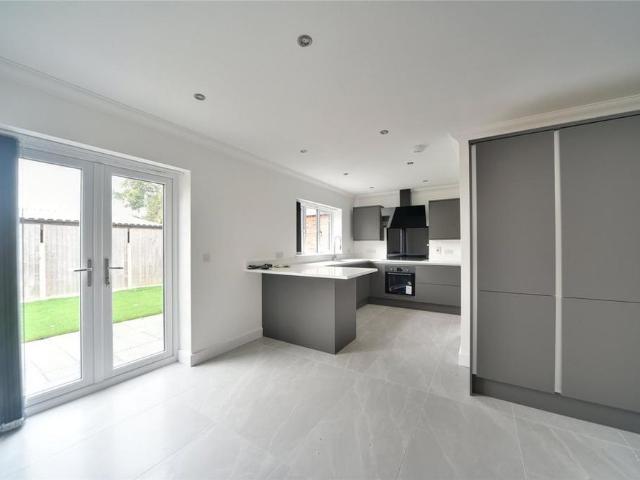 3 bedroom semi detached house to rent