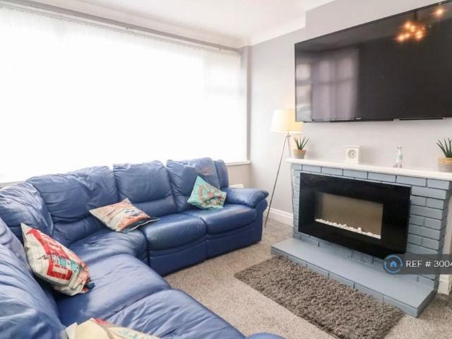 3 bedroom semi detached house to rent