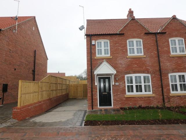 3 bedroom semi detached house to rent