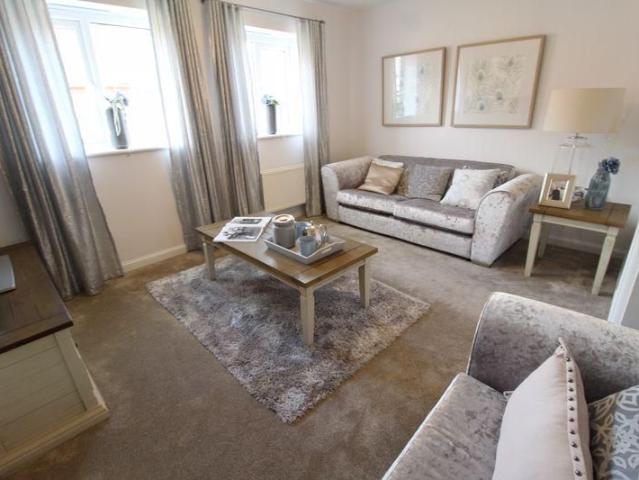 4 bedroom semi detached house to rent