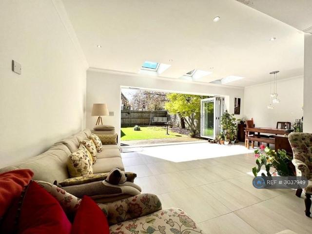3 bedroom semi detached house to rent