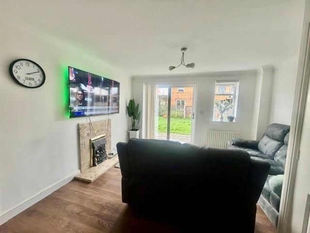 3 bedroom semi detached house to rent