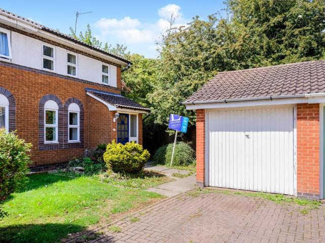 3 bedroom semi detached house to rent