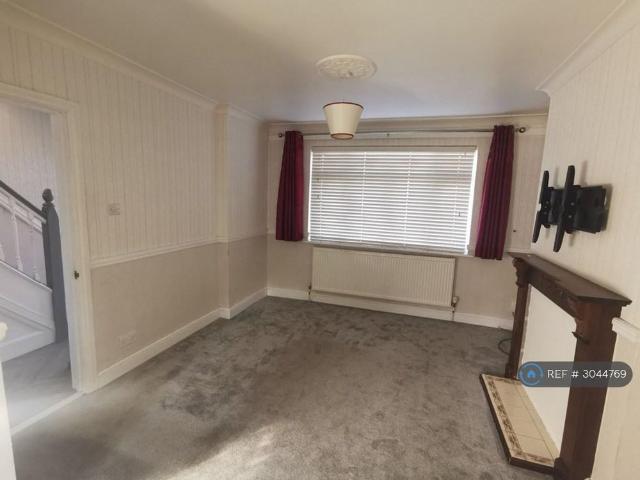 3 bedroom semi detached house to rent