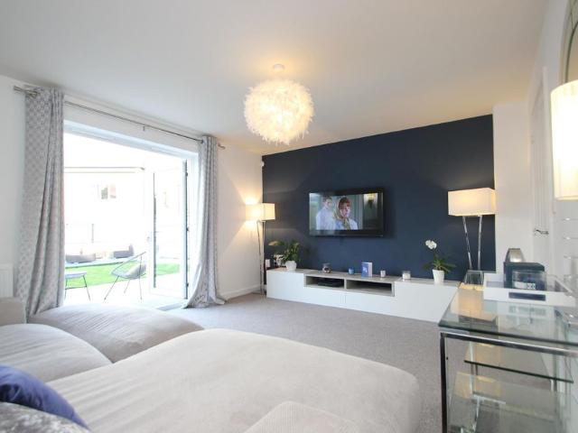 3 bedroom semi detached house to rent