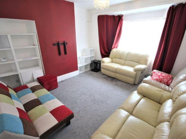 3 bedroom semi detached house to rent