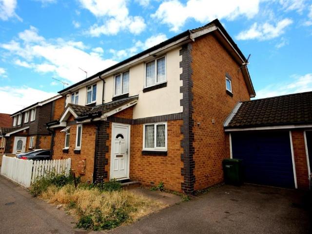 3 bedroom semi detached house to rent