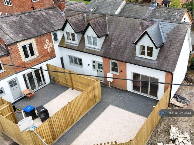 3 bedroom semi detached house to rent