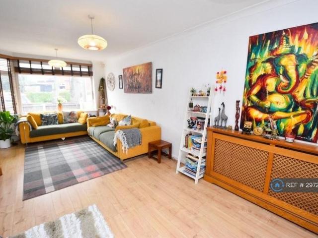 3 bedroom semi detached house to rent
