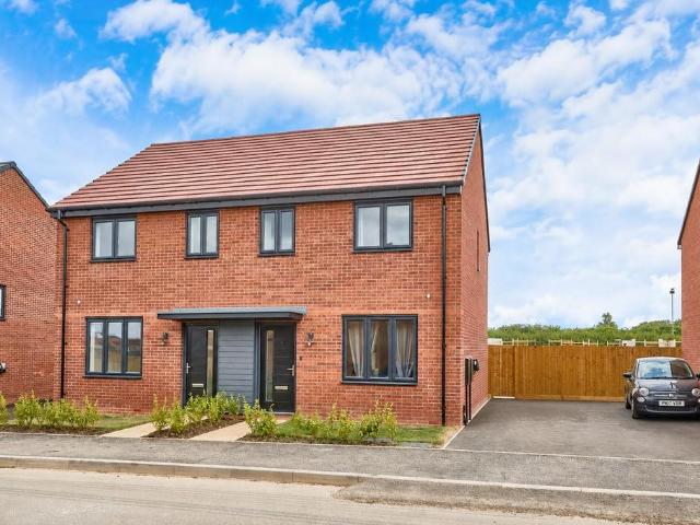 3 bedroom semi detached house to rent