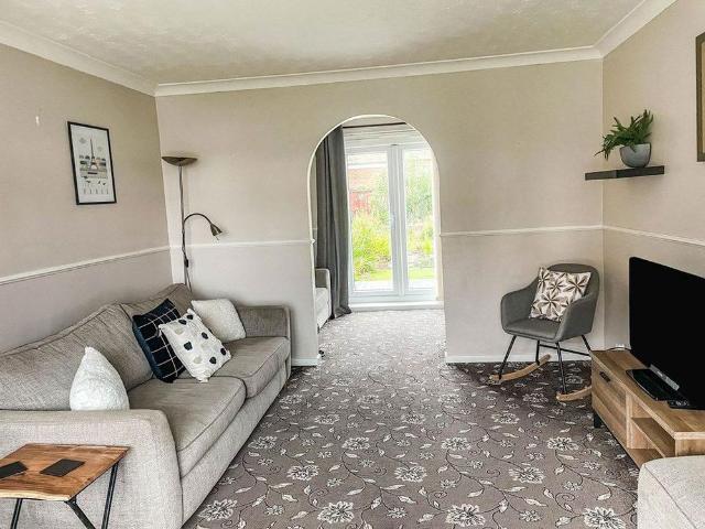 3 bedroom semi detached house to rent