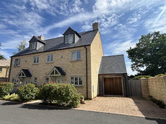3 bedroom semi detached house to rent