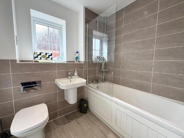 3 bedroom semi detached house to rent