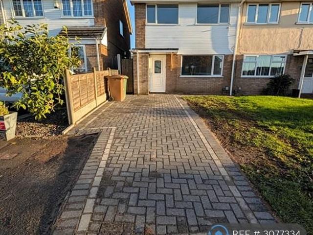 3 bedroom semi detached house to rent