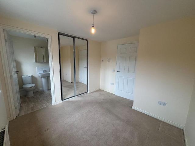 3 bedroom semi detached house to rent
