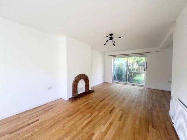 3 bedroom semi detached house to rent