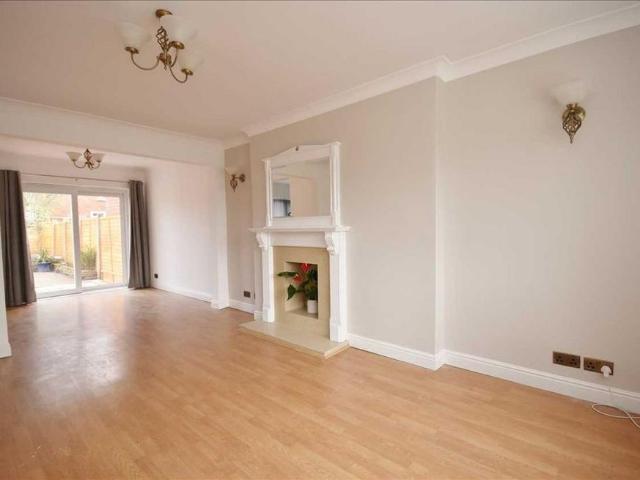 3 bedroom semi detached house to rent
