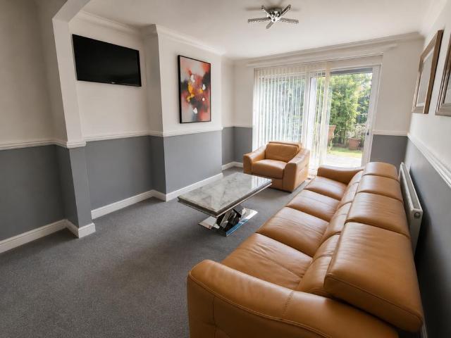3 bedroom semi detached house to rent