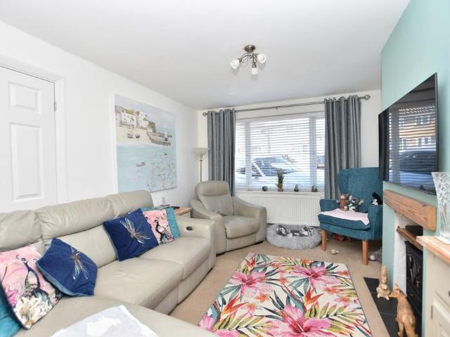 3 bedroom semi detached house to rent